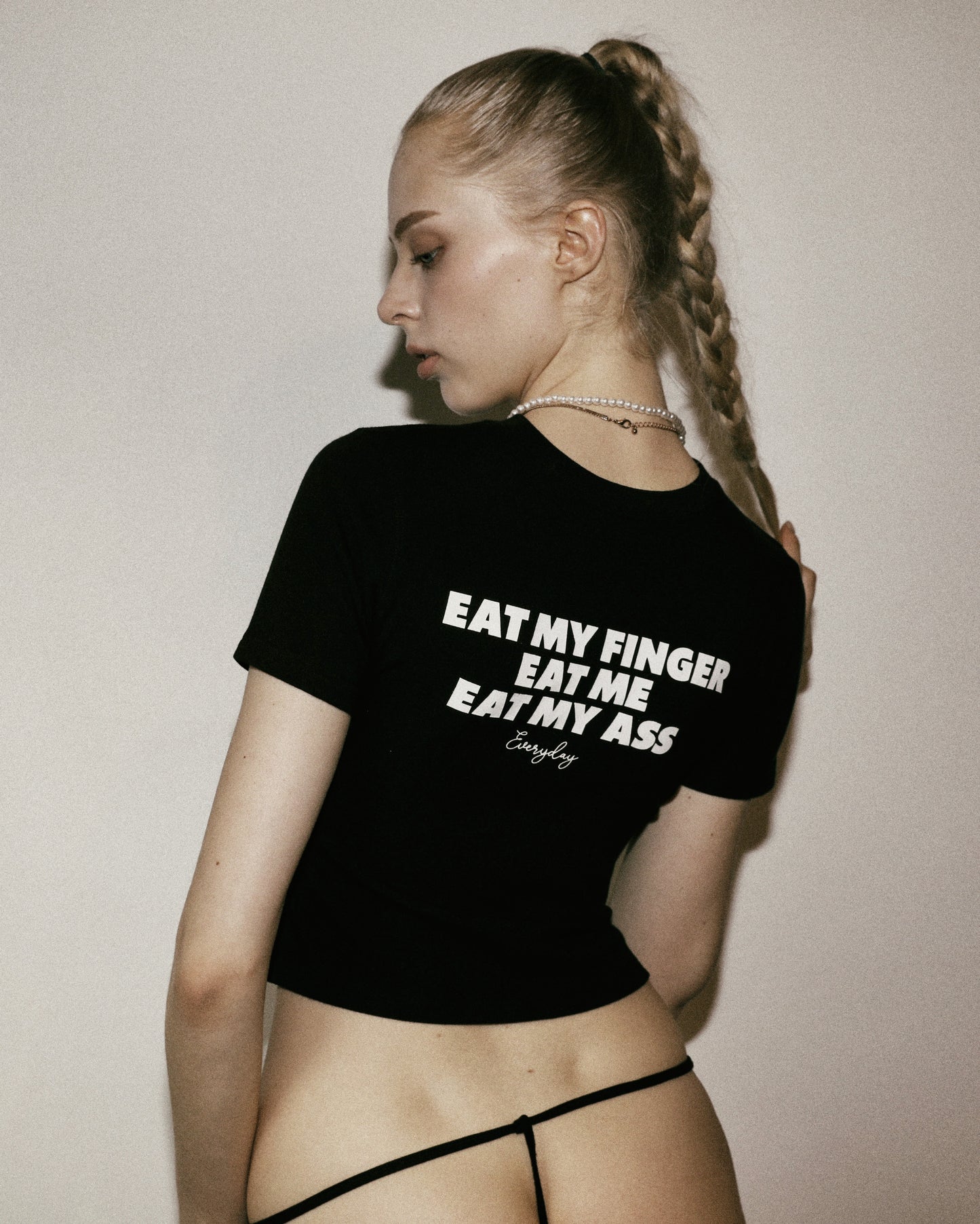 [w-tee24-056] Eat Me 修身 T 恤 - 黑色