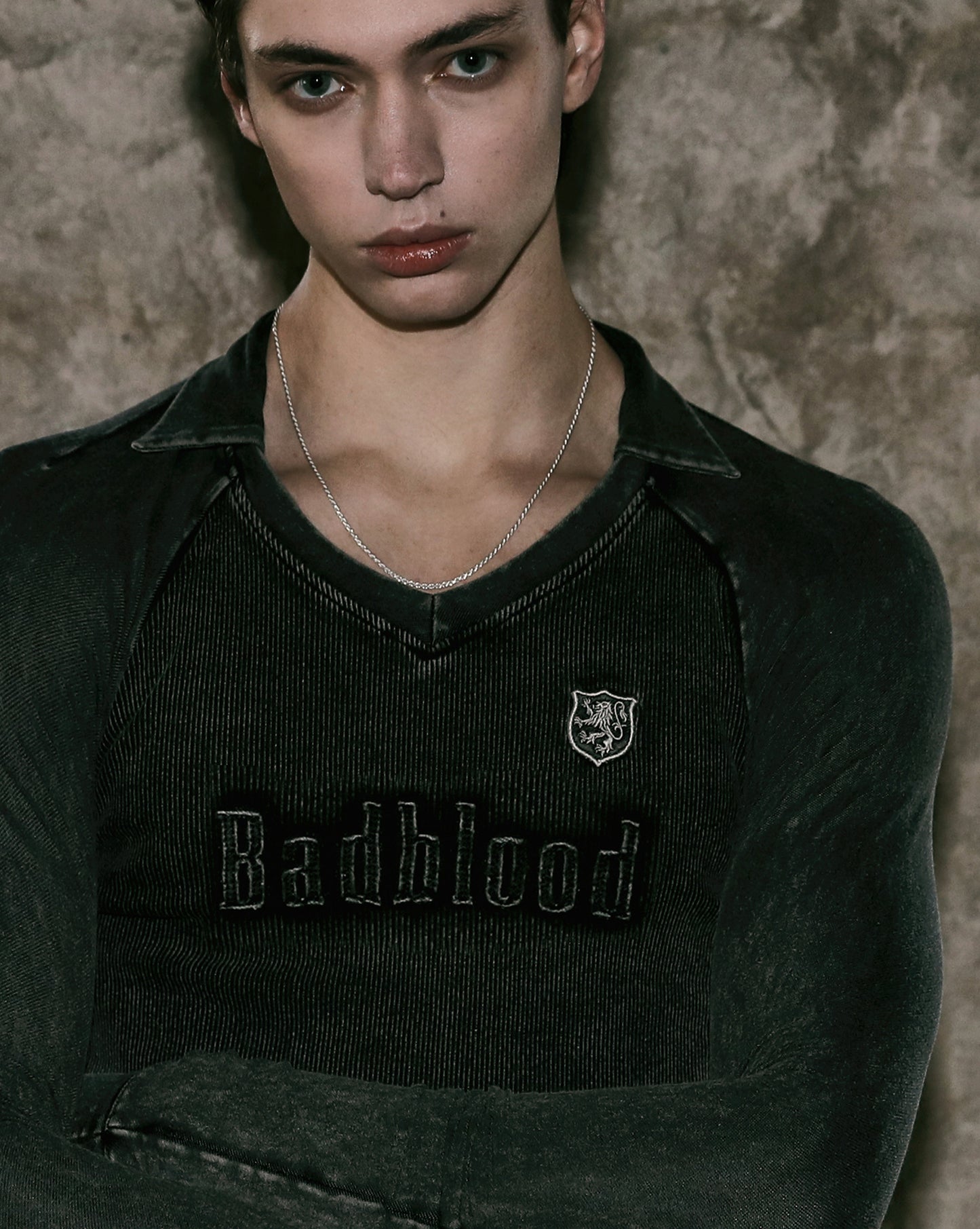 [w-tee25-017] 锈色牛仔 V 领长袖T恤 - 黑色