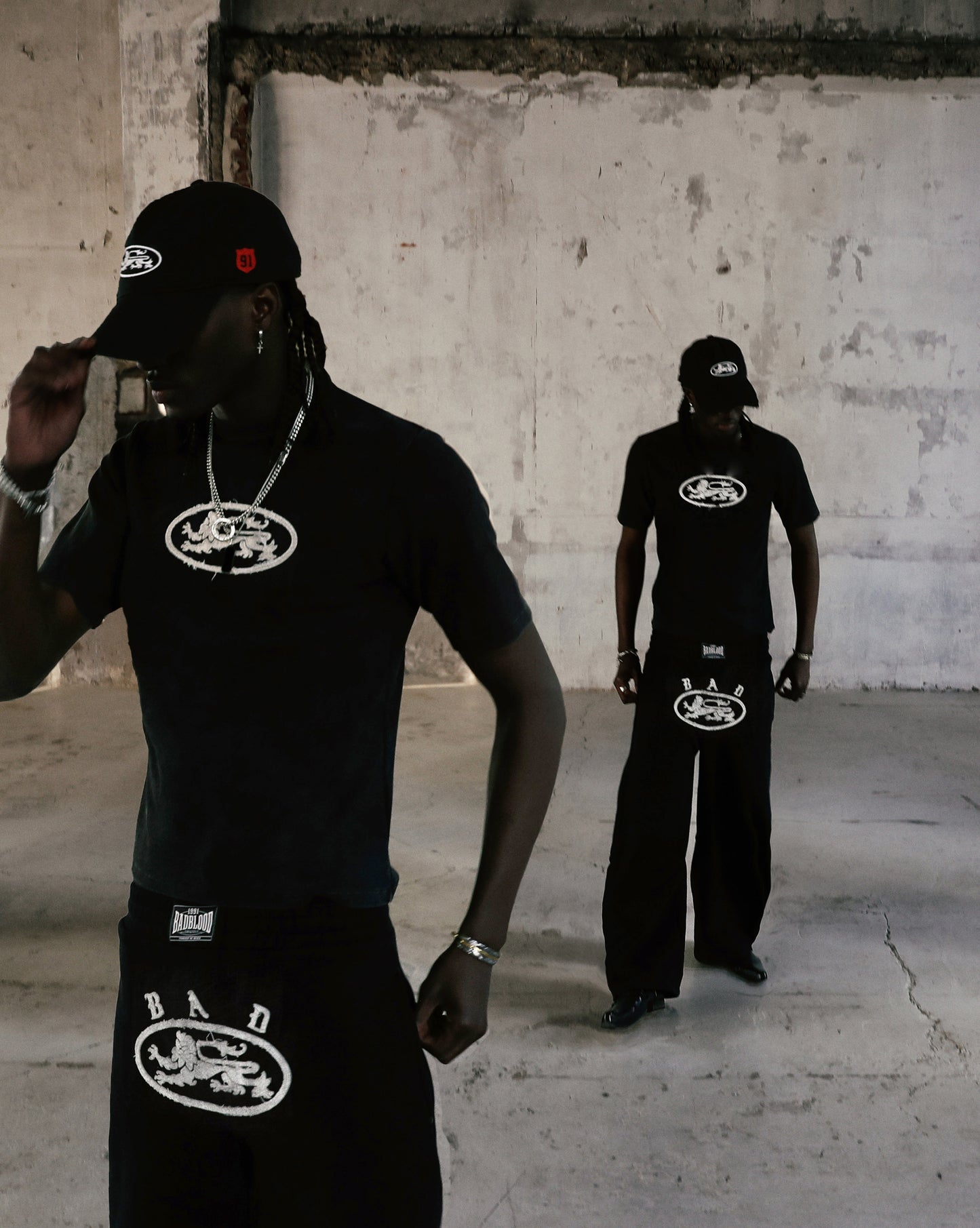 [w-tee25-033] Lion Patch 短袖修身版 - 水洗黑