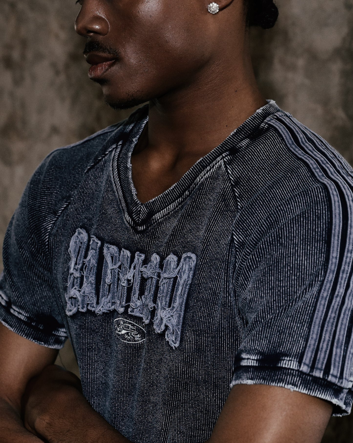 [w-tee25-010] 锈色牛仔 V 领 T 恤 - 蓝色