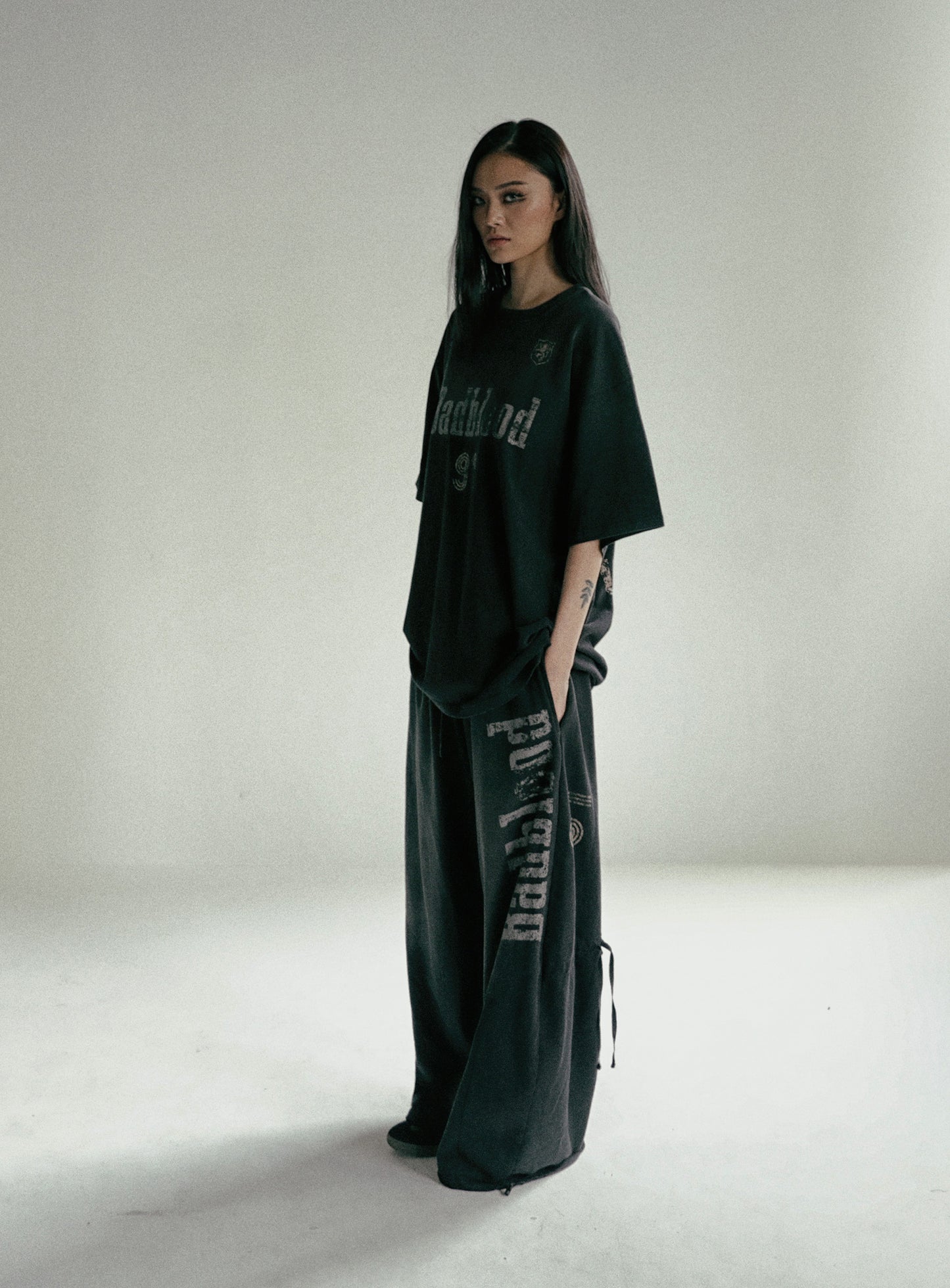 [w-pts24-082] Sun Faded 2 慢跑裤 - 黑色