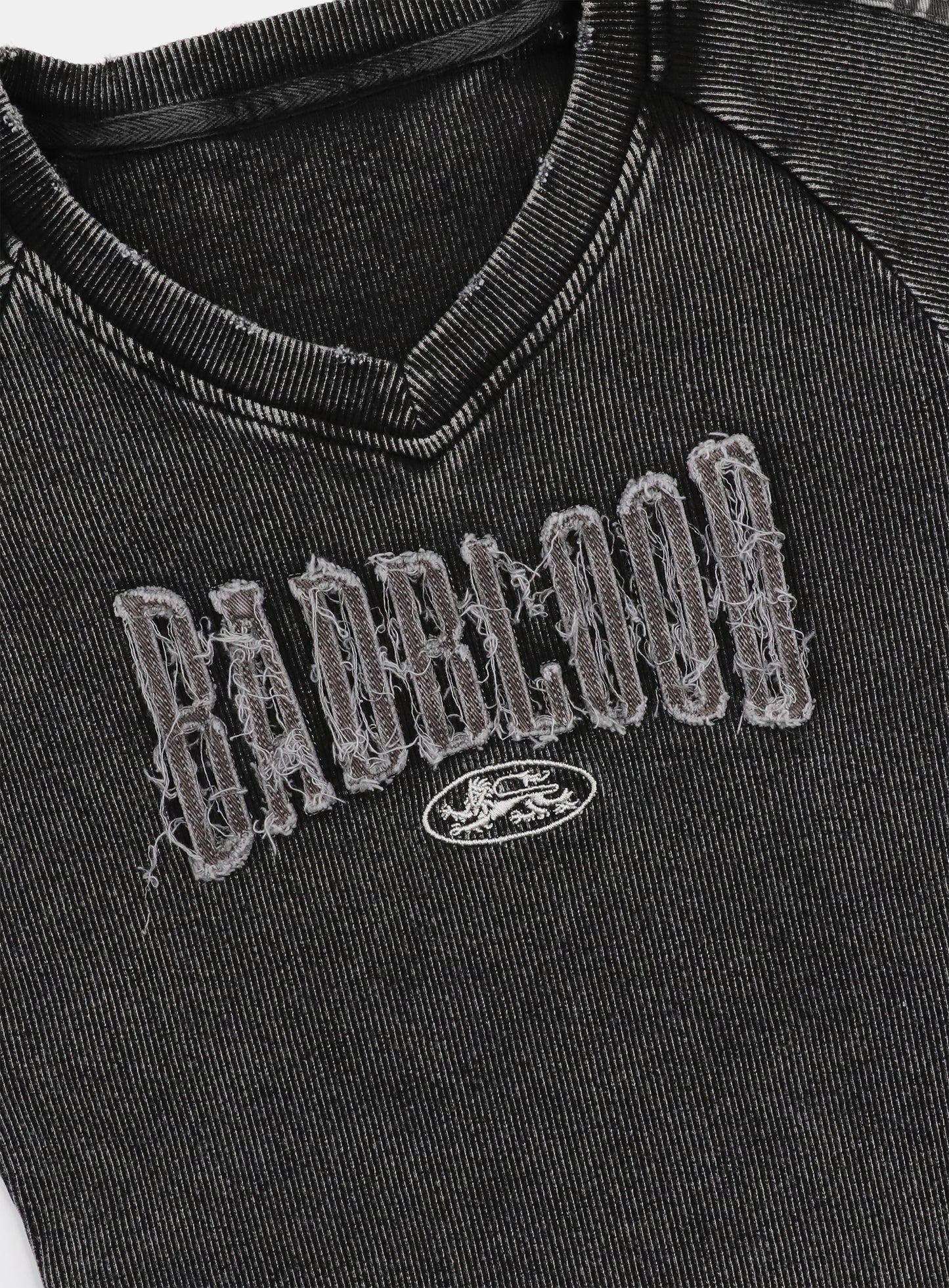 [w-tee25-011] 锈色牛仔 V 领 T 恤 - 黑色