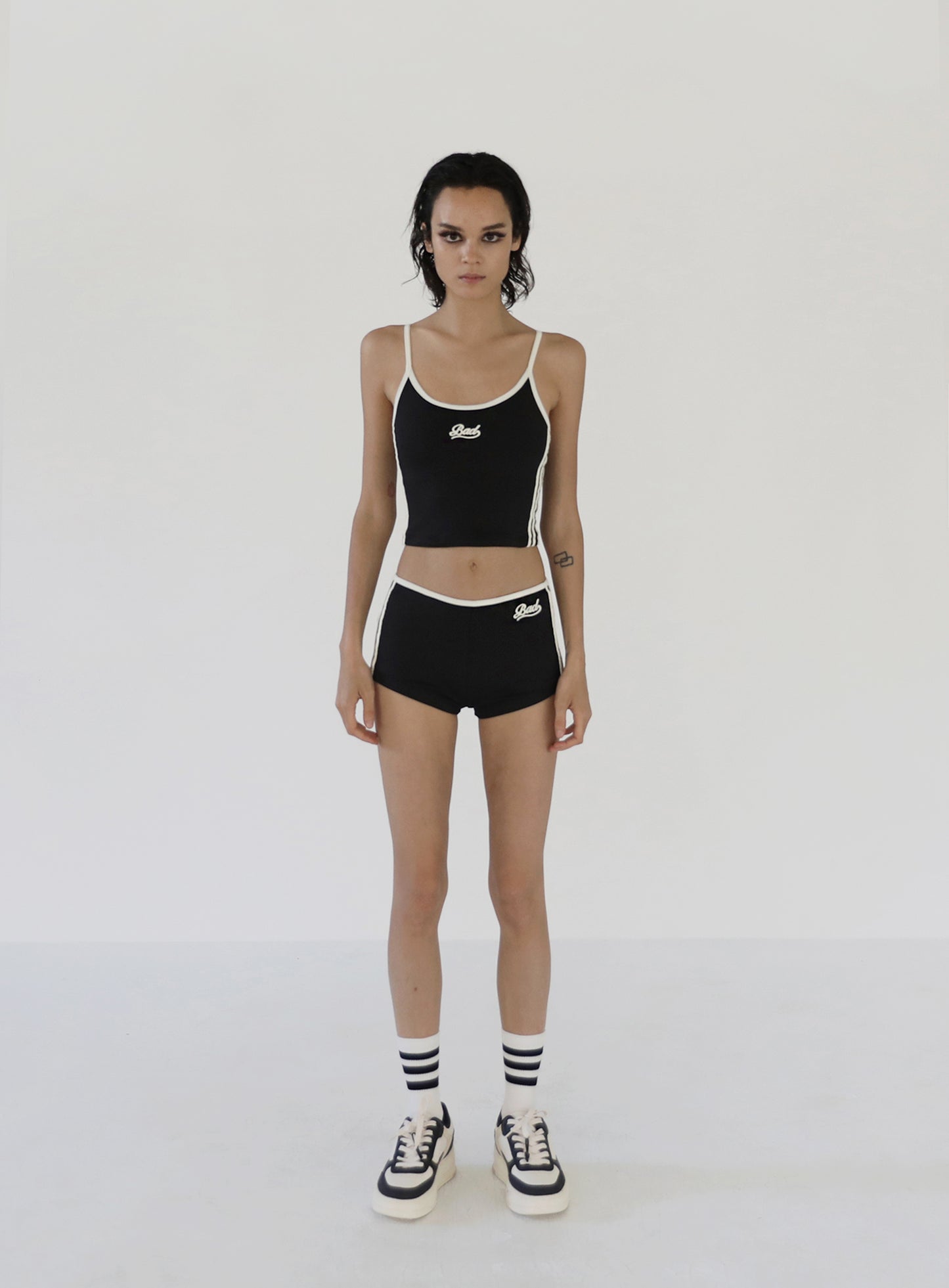 [w-srt24-034] Wendy 微短裤 - 黑色