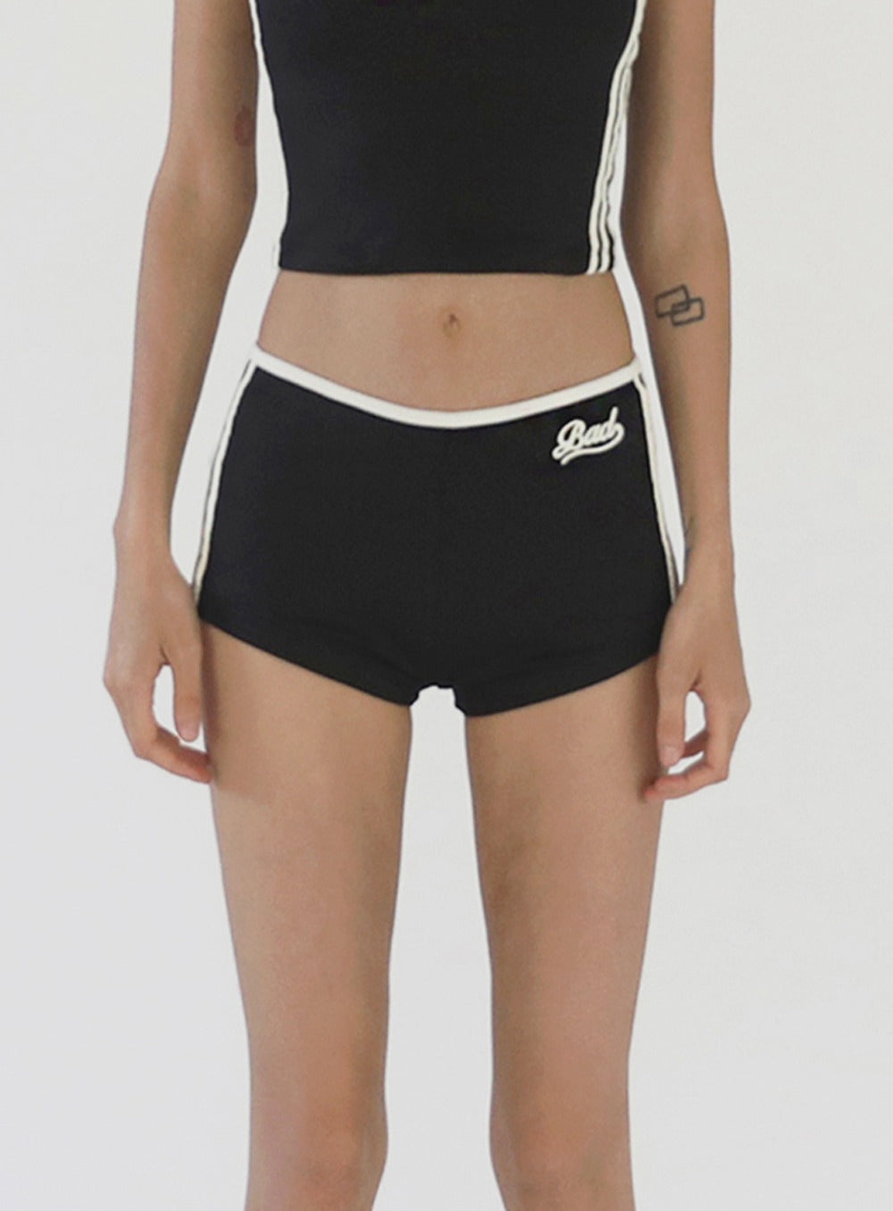 [w-srt24-034] Wendy 微短裤 - 黑色