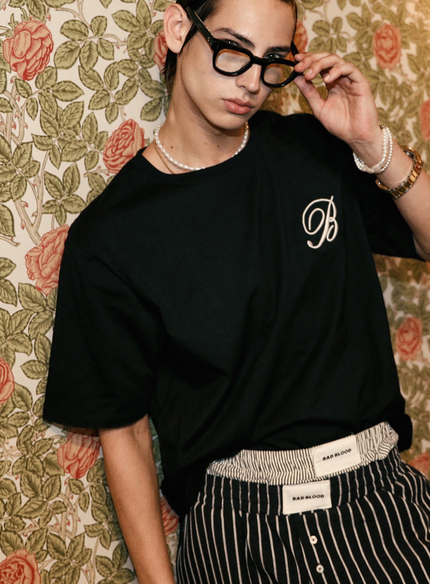 [w-tee24-064] 经典徽标宽松 T 恤 - 黑色