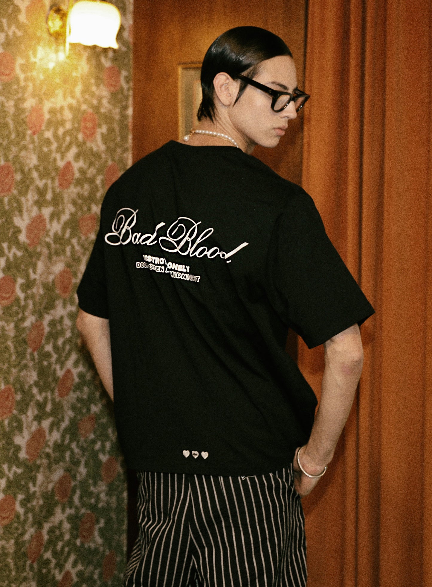 [w-tee24-064] 经典徽标宽松 T 恤 - 黑色