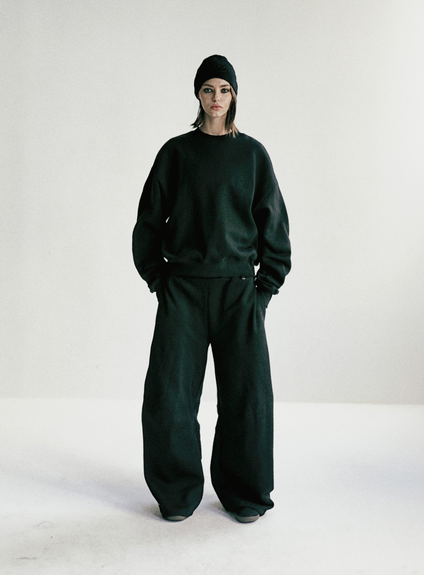 [w-sweatshirt24-008] Beyond 柔软抓绒运动衫 - 黑色