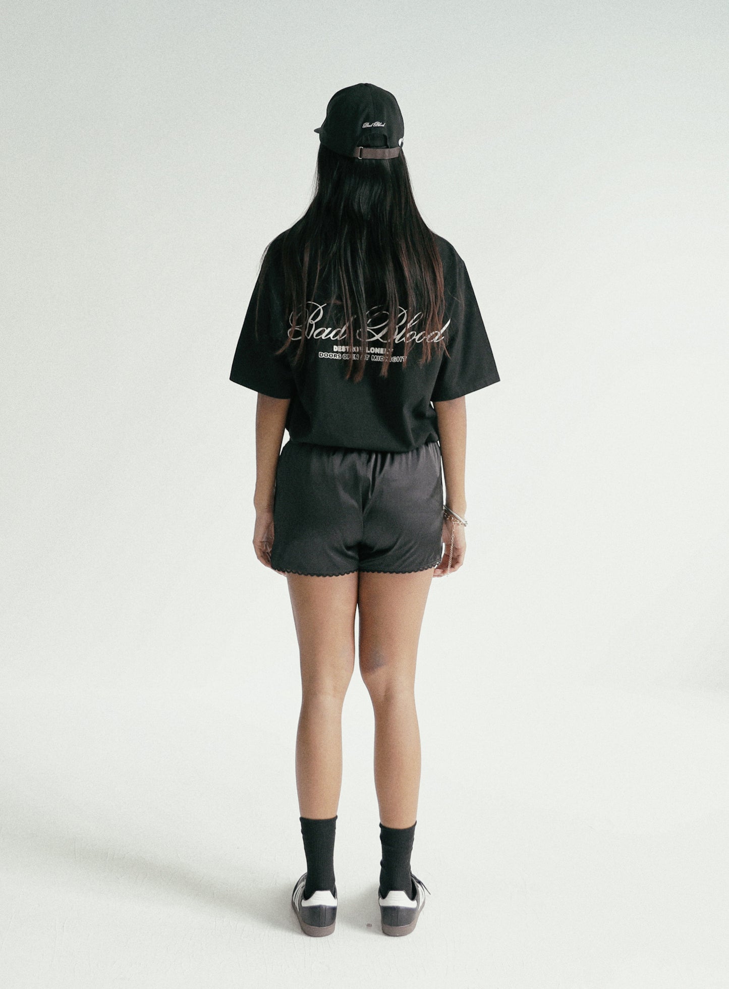 [w-tee24-064] 经典徽标宽松 T 恤 - 黑色