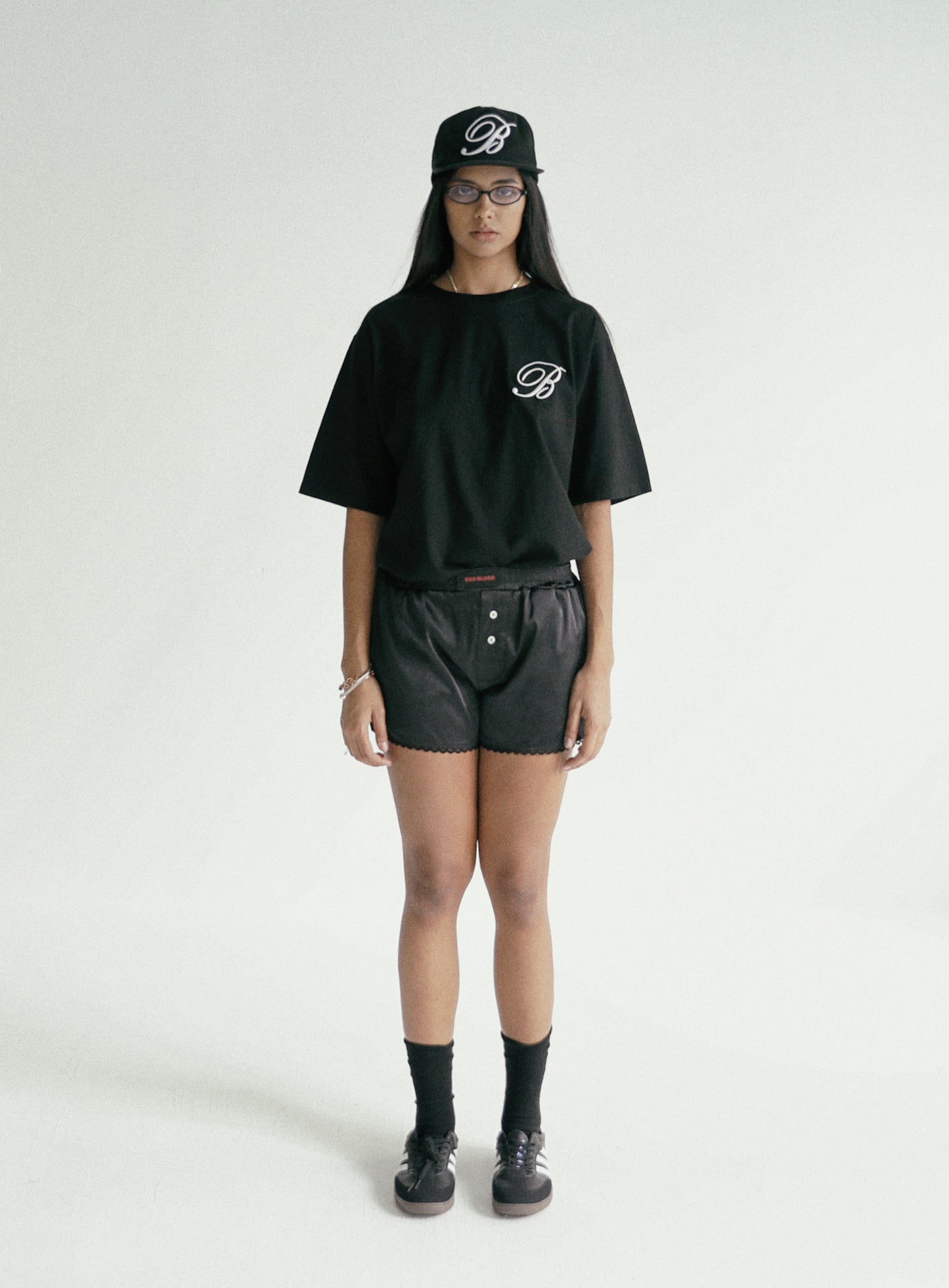 [w-tee24-064] 经典徽标宽松 T 恤 - 黑色