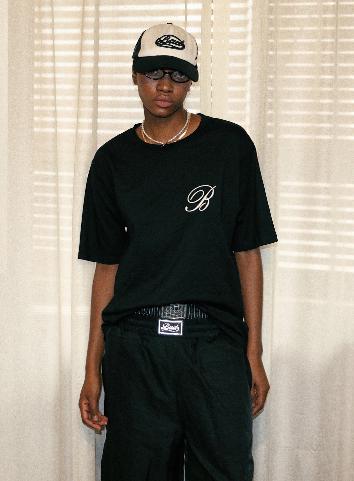 [w-tee24-064] 经典徽标宽松 T 恤 - 黑色