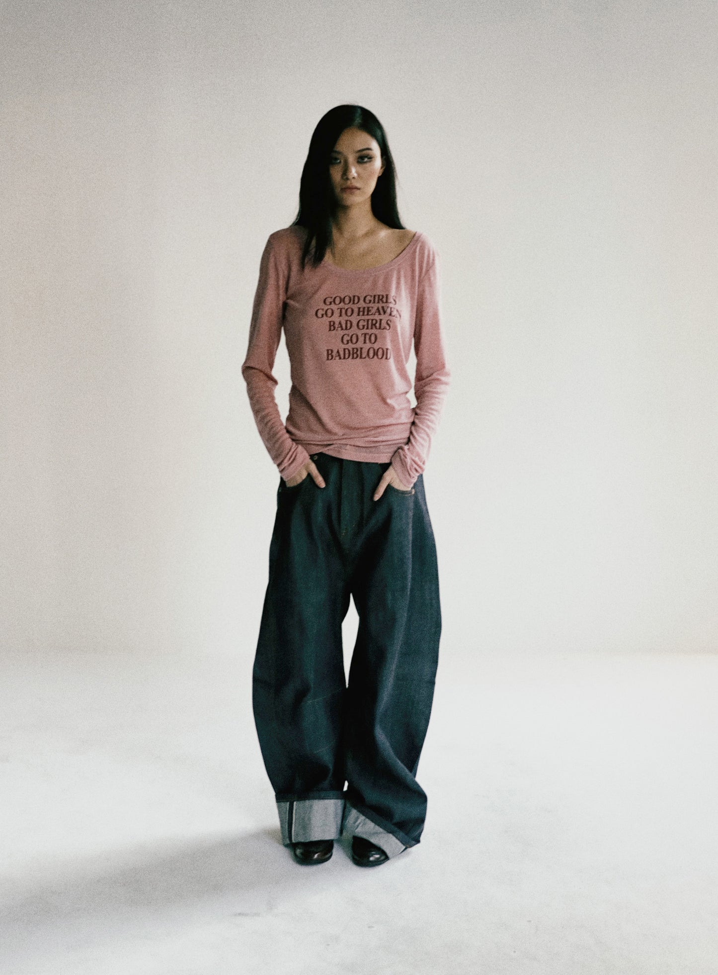 [w-tee24-094] Bad Girls 宽松上衣 – 灰粉色