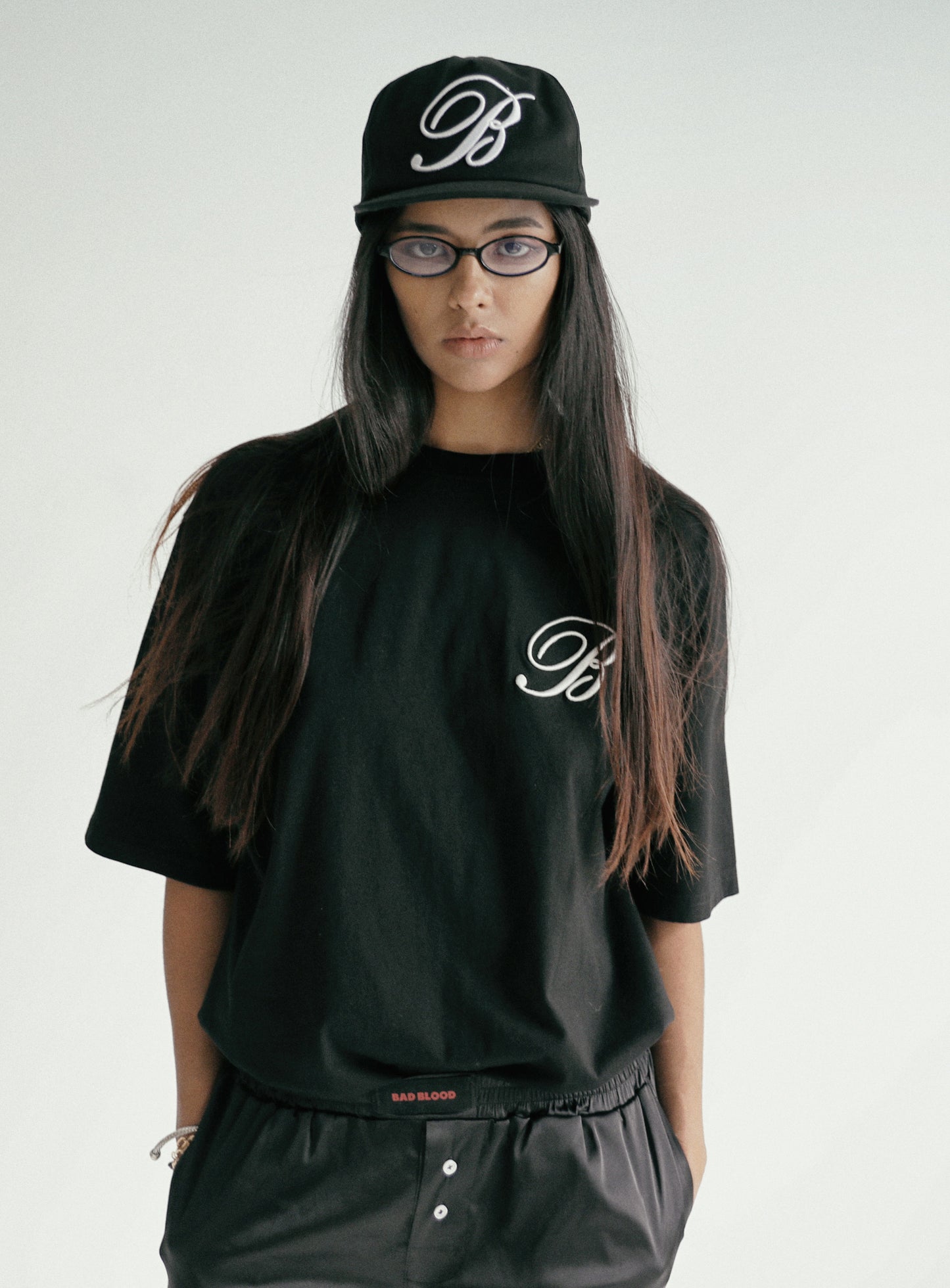 [w-tee24-064] 经典徽标宽松 T 恤 - 黑色